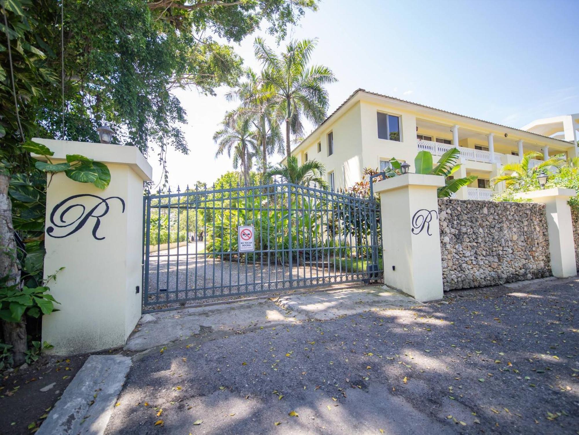 Room In Guest Room - 2Br Caribbean Condo In Cabarete Center Exterior photo